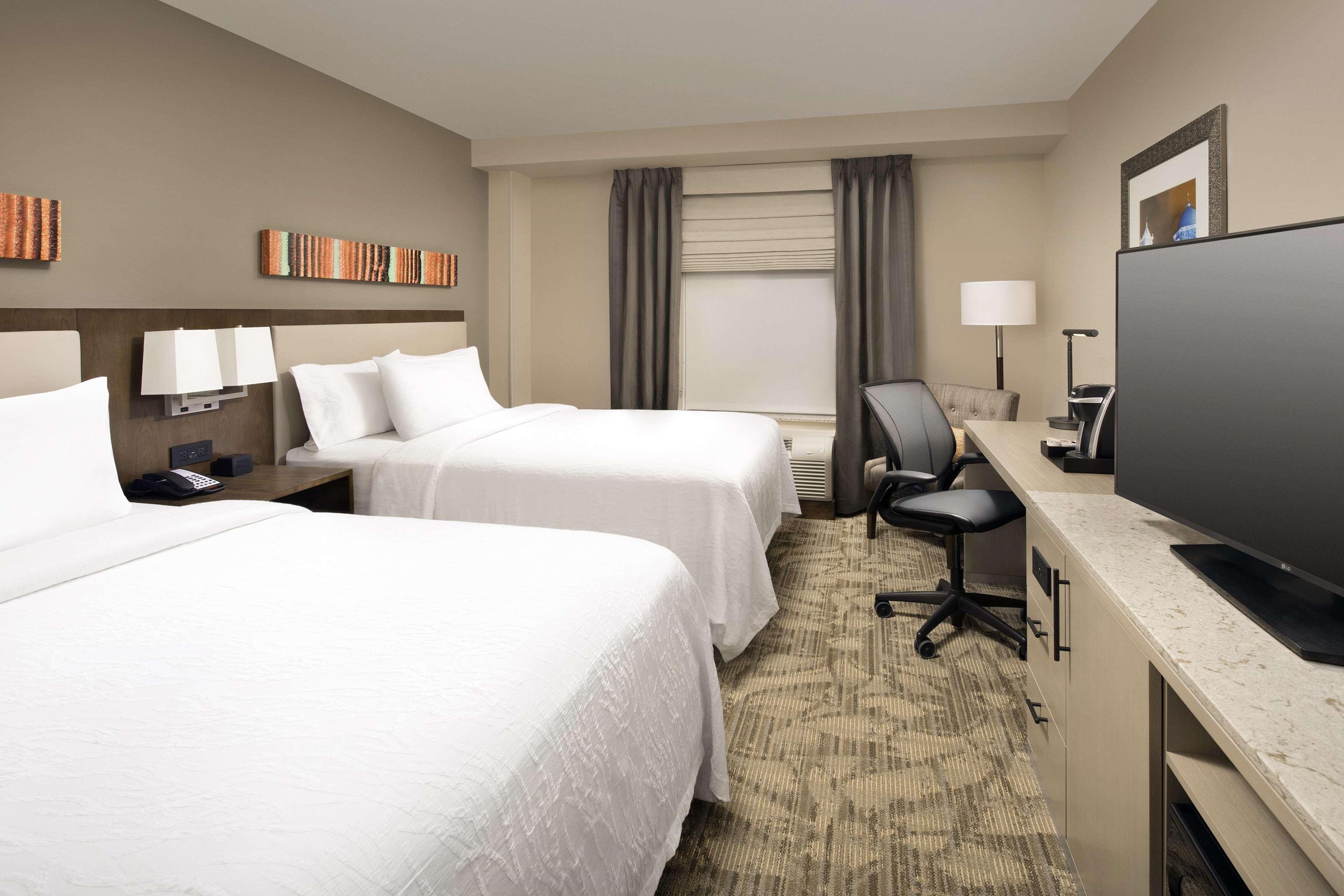 Hilton Garden Downtown Riverwalk Hotel 4*