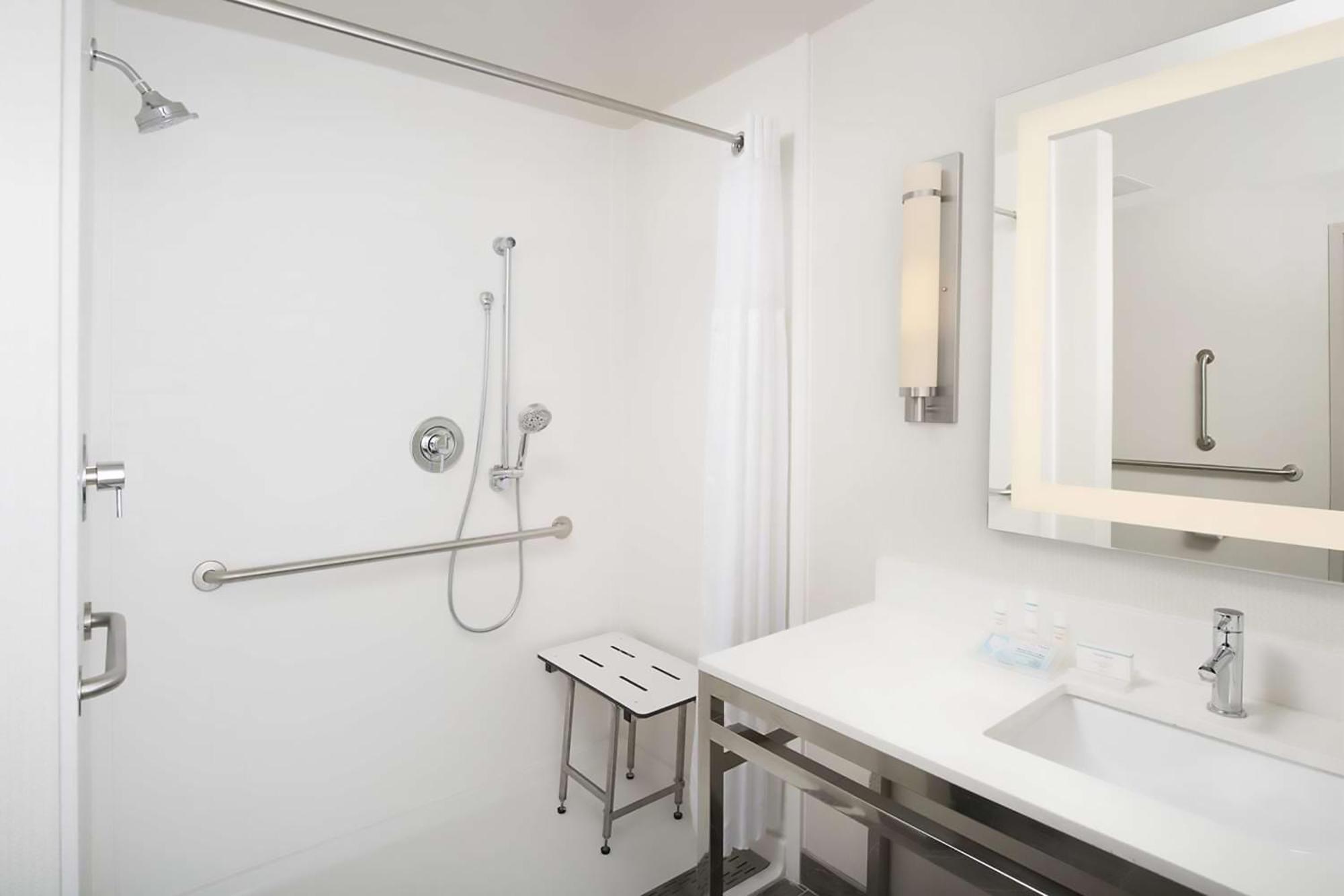 Hilton Garden Downtown Riverwalk 4*